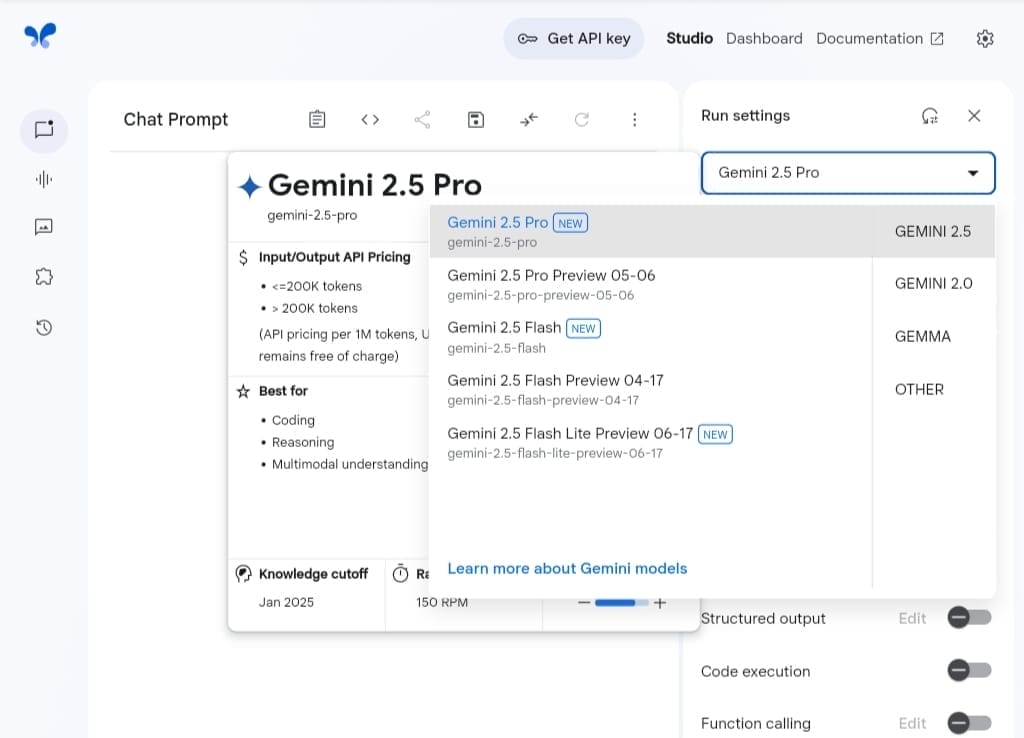 لقطة شاشة لواجهة Google AI Studio، تعرض قائمة اختيار النماذج لـ Gemini 2.5 Pro، 2.5 Flash، 2.5 Flash-Lite مع إبراز الميزات والتسعير.