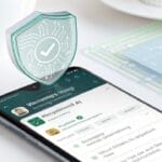 هاتف ذكي يعرض واجهة واتساب مع درع حماية يرمز لخاصية تلخيص الرسائل بالذكاء الاصطناعي مع الحفاظ على الخصوصية.